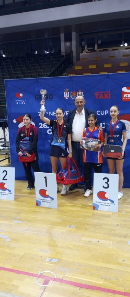 mladi tuzlanski stonoteniseri učestvovali na novogodišnjem turniru u novom sadu (foto)