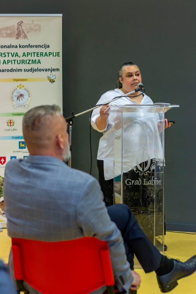 api riznica iz živinica učesnik na 4. nacionalnoj konferenciji pčelarstva, apiterapije i apiturizma sa međunarodnim sudjelovanjem u labinu