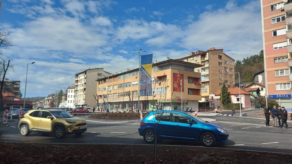 Otvoren kružni tok u Tuzli vrijednosti 1.5 miliona KM (FOTO) otvoren kružni tok u tuzli vrijednosti 1.5 miliona km (foto)