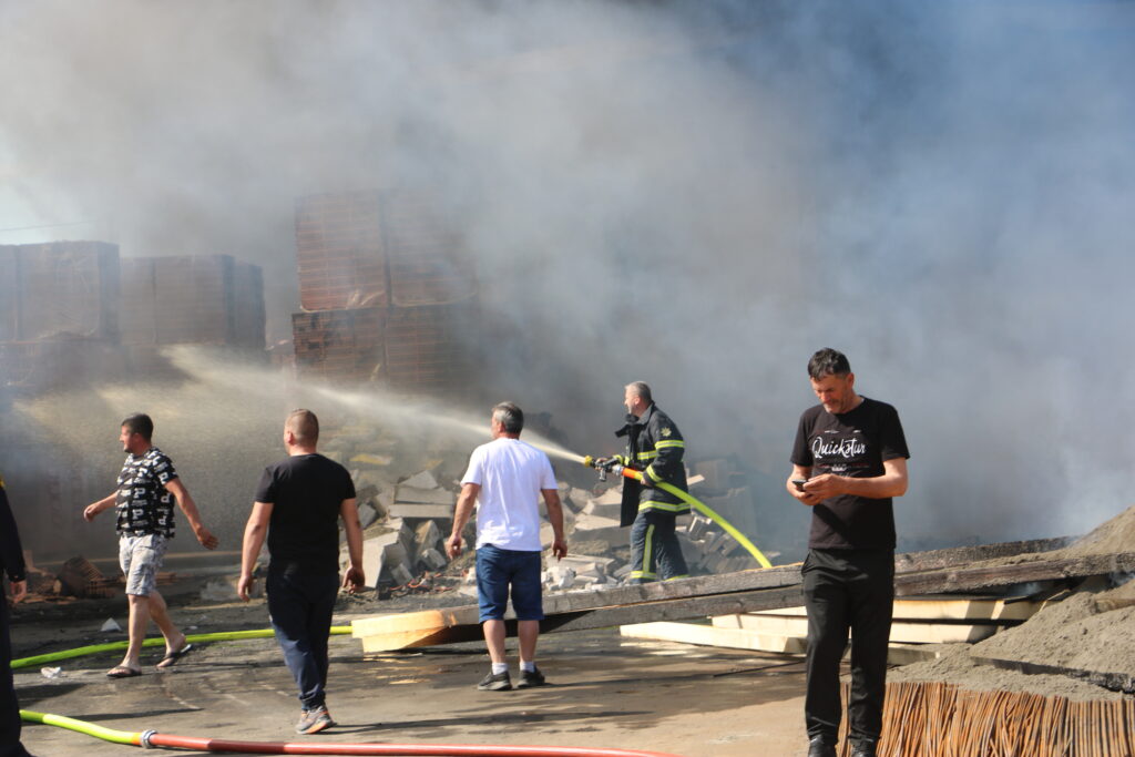 epilog današnjeg požara kod srebrenika: jedna osoba smrtno stradala,povrijeđena 4 vatrogasca