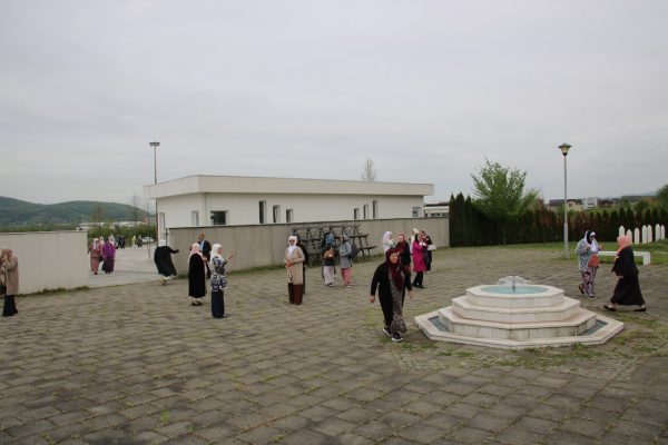 dan šehida obilježen u memorijalnom centru i šehidskom mezarju u gornjoj kalesiji (foto)
