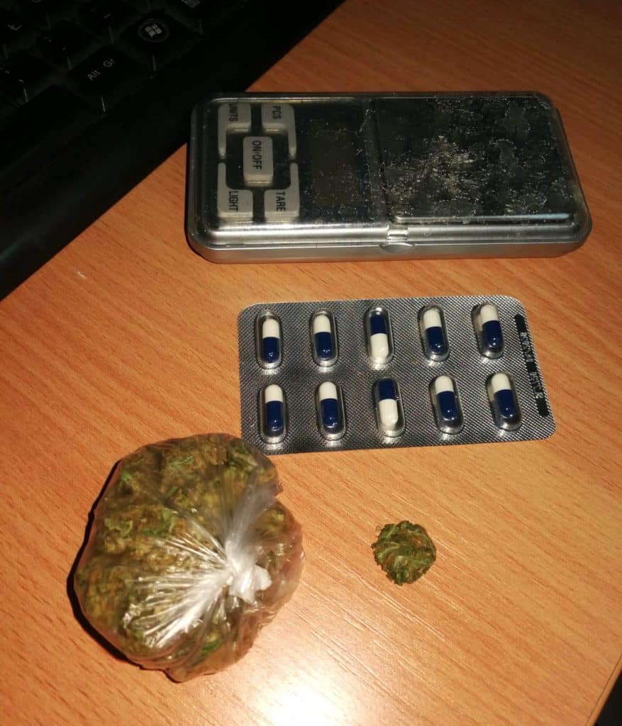 tuzla: prilikom pretresa stana pronađeni opojna droga i novac (foto)