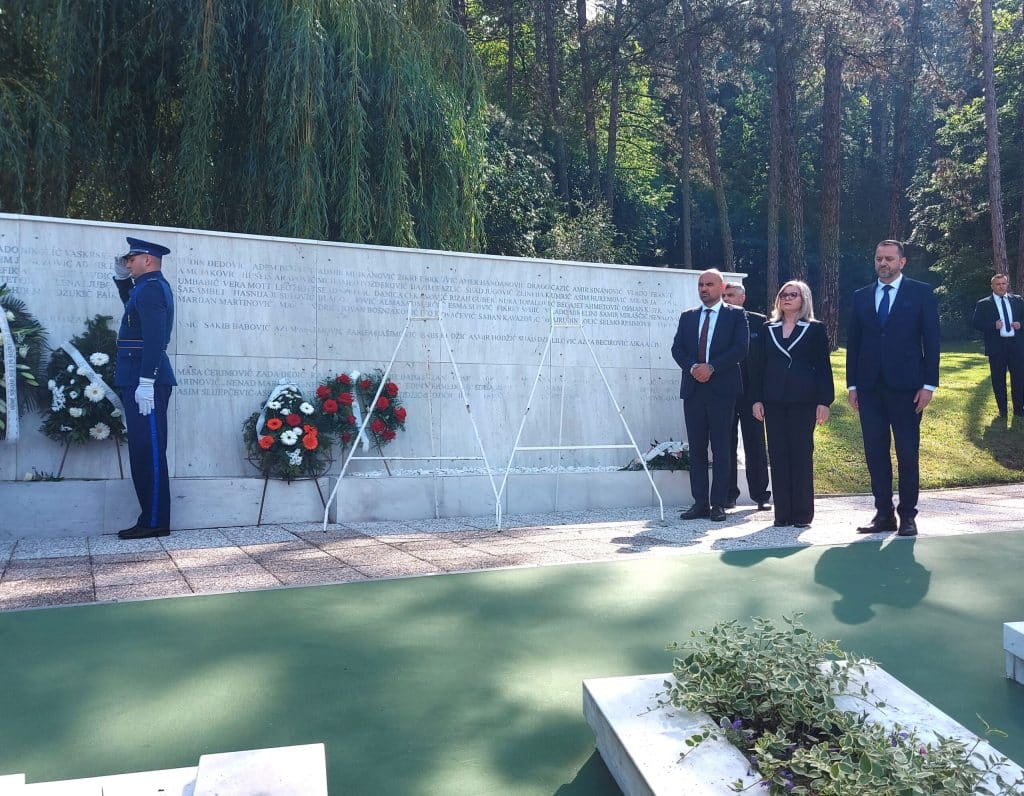 tuzla tuguje – obilježen 25. maj najtužniji dan u historiji tuzle