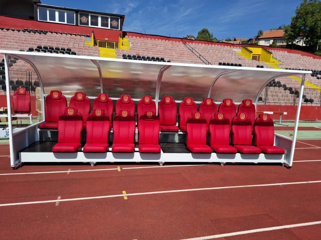 nabavljene nove najmodernije klupe za rezervne igrače za ju “gradski stadion tušanj” tuzla