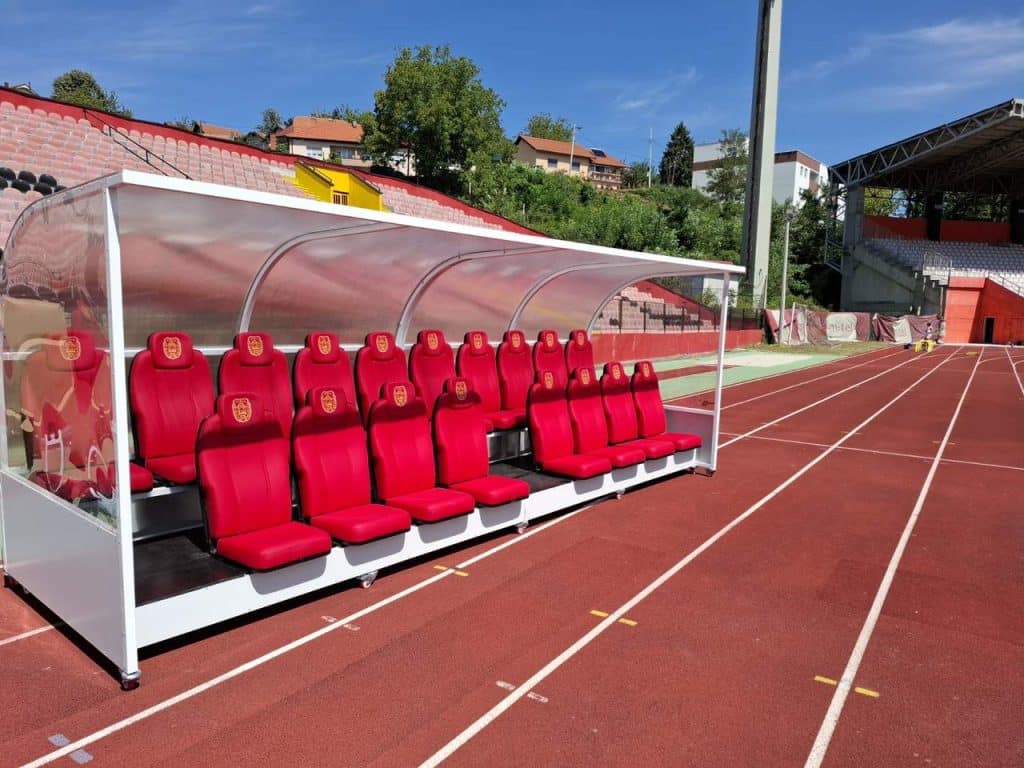nabavljene nove najmodernije klupe za rezervne igrače za ju “gradski stadion tušanj” tuzla
