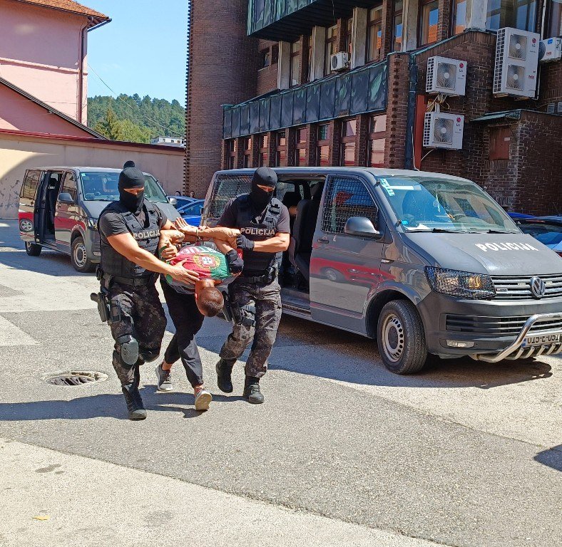 (foto)akcija uprave policije mup tk – izvršeni pretresi na 10 lokacija, 5 lica lišeno slobode