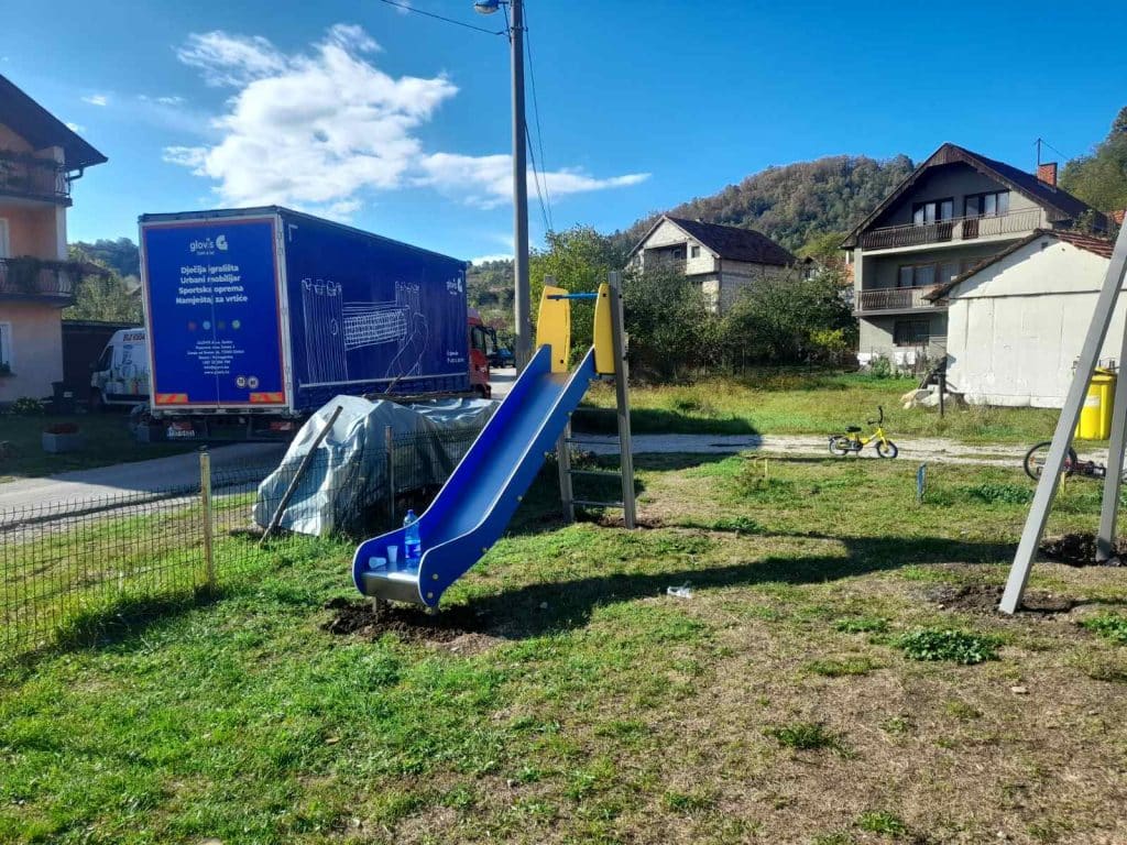 Grad Tuzla nastavlja sa rekonstrukcijom dječijih igrališta na području grada grad tuzla nastavlja sa rekonstrukcijom dječijih igrališta na području grada