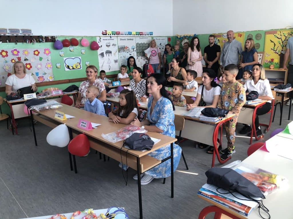 Grad Tuzla obradovao 890 prvačića poklon paketima grad tuzla obradovao 890 prvačića poklon paketima