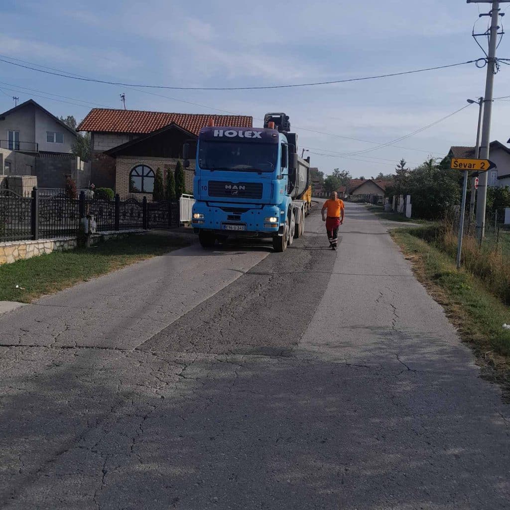 U toku radovi na sanaciji kolovoza na putu Kiseljak – Husino u toku radovi na sanaciji kolovoza na putu kiseljak – husino