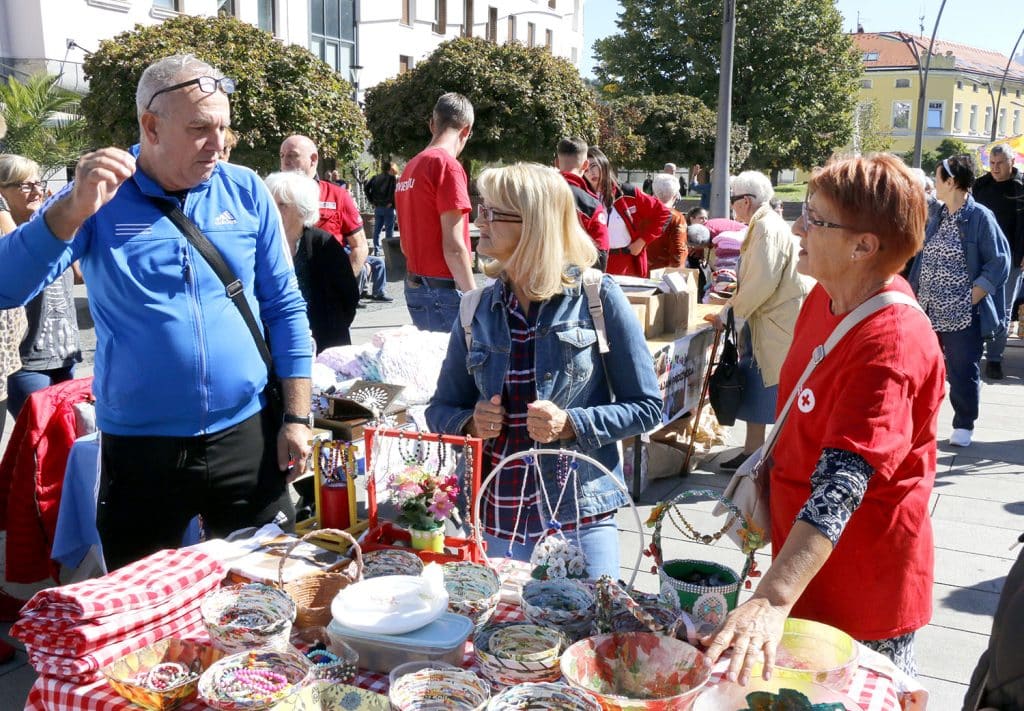 Na Trgu slobode obilježen Međunarodni dan starijih osoba na trgu slobode obilježen međunarodni dan starijih osoba