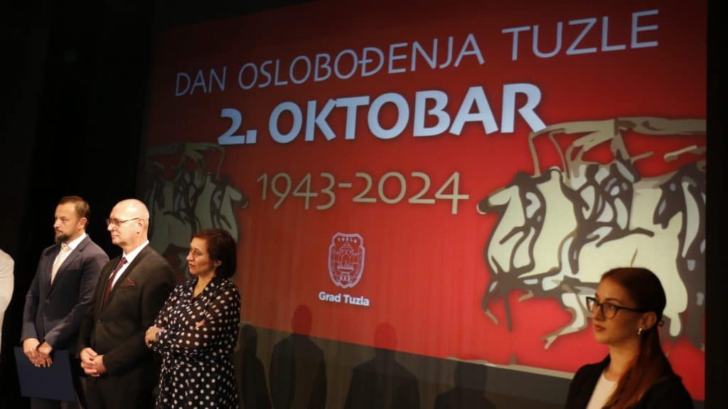 tuzla svečano obilježila 2. oktobar – dan oslobođenja, uz prisustvo brojnih zvaničnika i građana