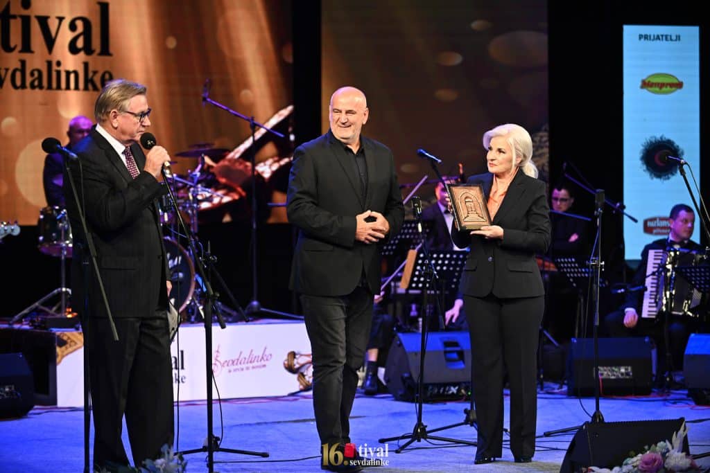 manifestacija „mjesec dana sevdaha u tuzli“ završena spektakularnom revijalnom noći festivala sevdalinke