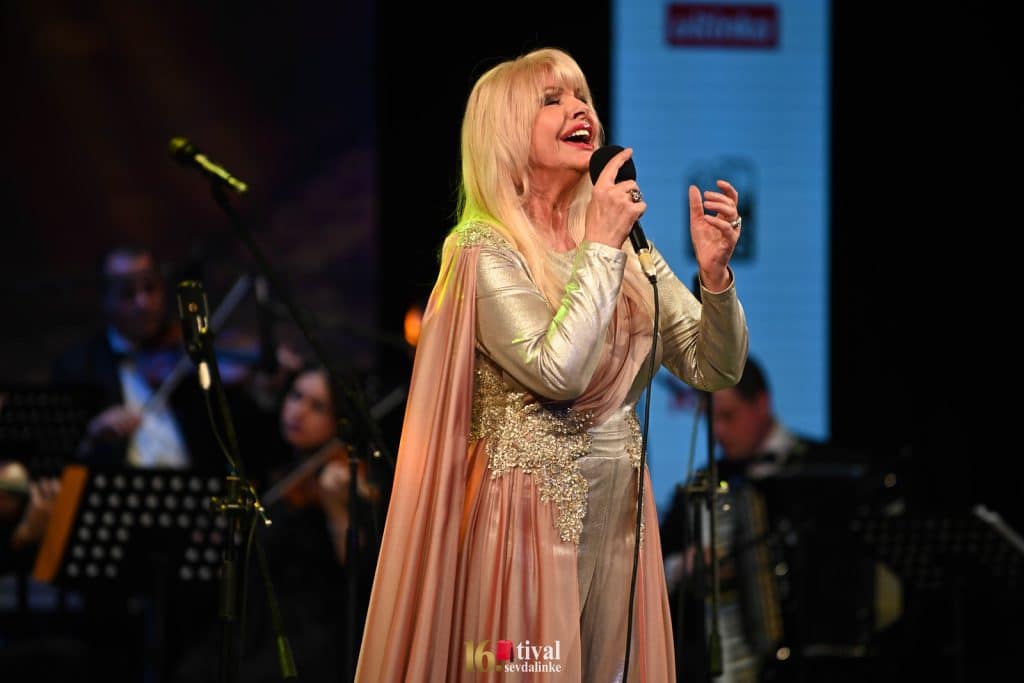 manifestacija „mjesec dana sevdaha u tuzli“ završena spektakularnom revijalnom noći festivala sevdalinke