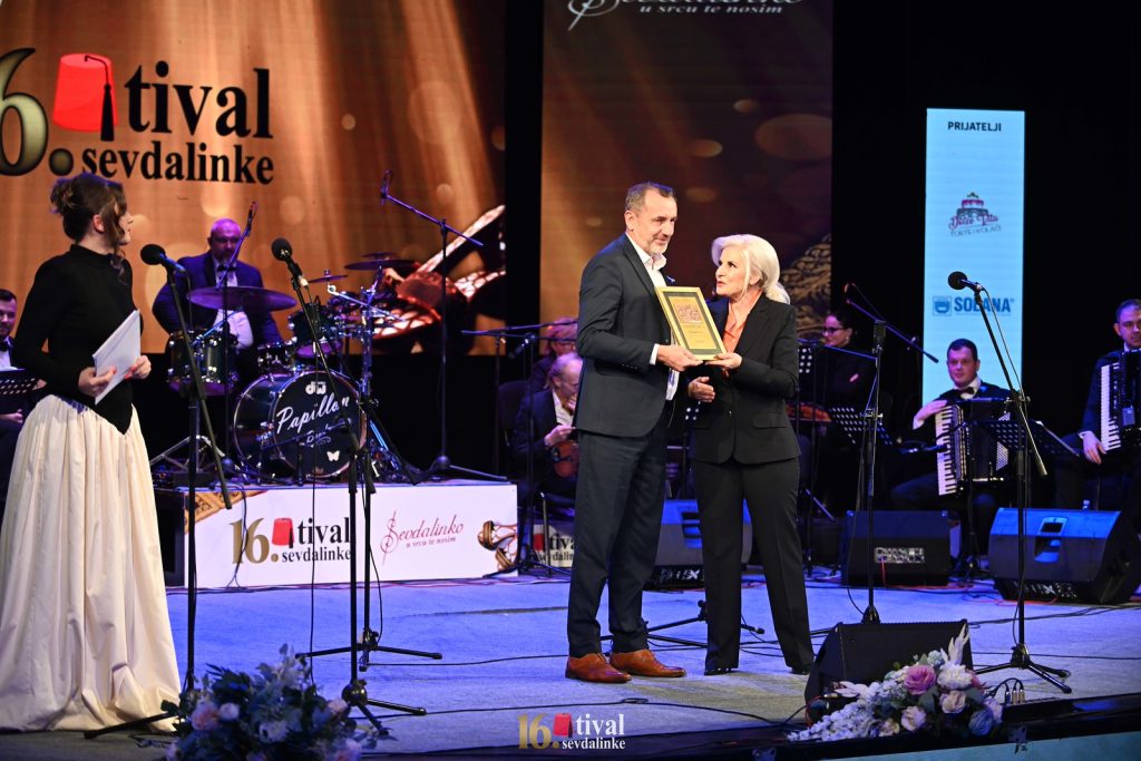 manifestacija „mjesec dana sevdaha u tuzli“ završena spektakularnom revijalnom noći festivala sevdalinke