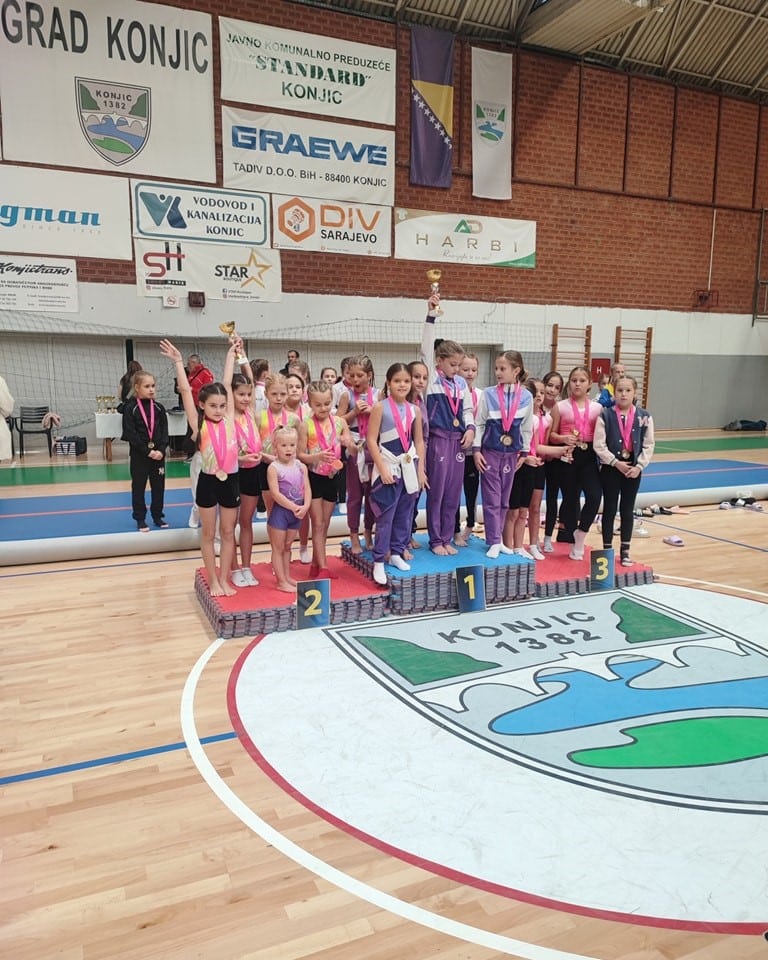 odličan nastup i odlični rezultati za gimnastičare i gimnastičarke gimnastičkog kluba salto iz tuzle