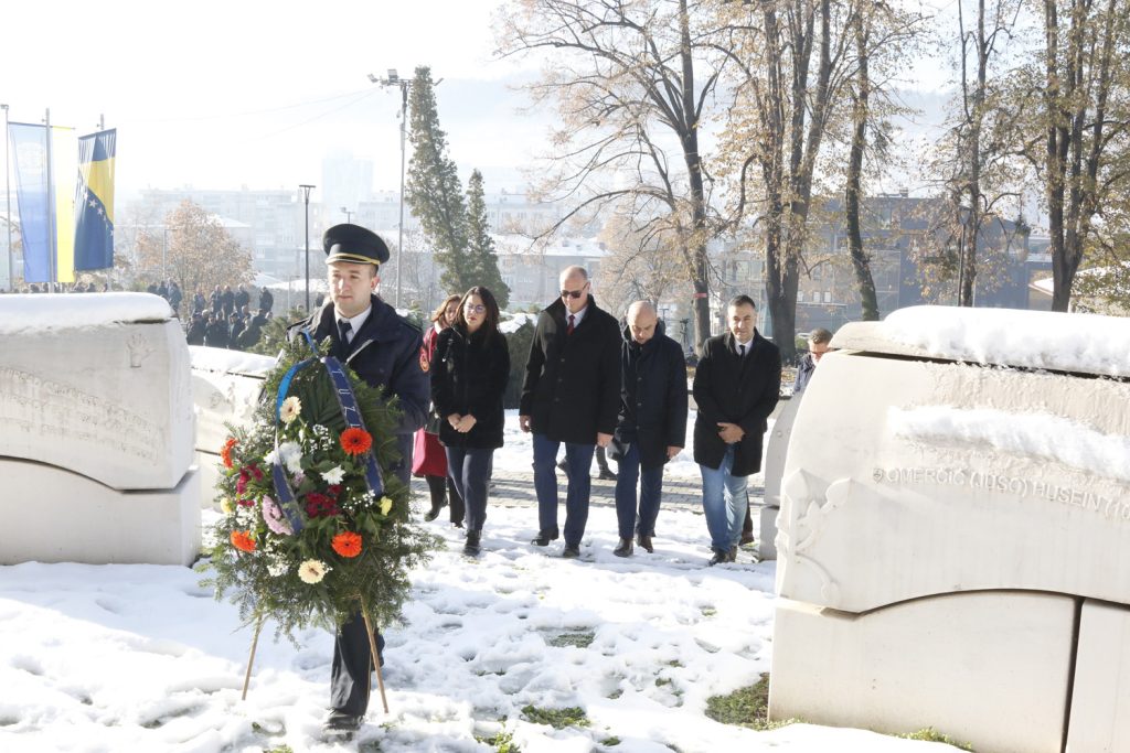 grad tuzla svečano obilježio dan državnosti bih: tuzlanski način života je model za jedinstvenu i prosperitetnu bih