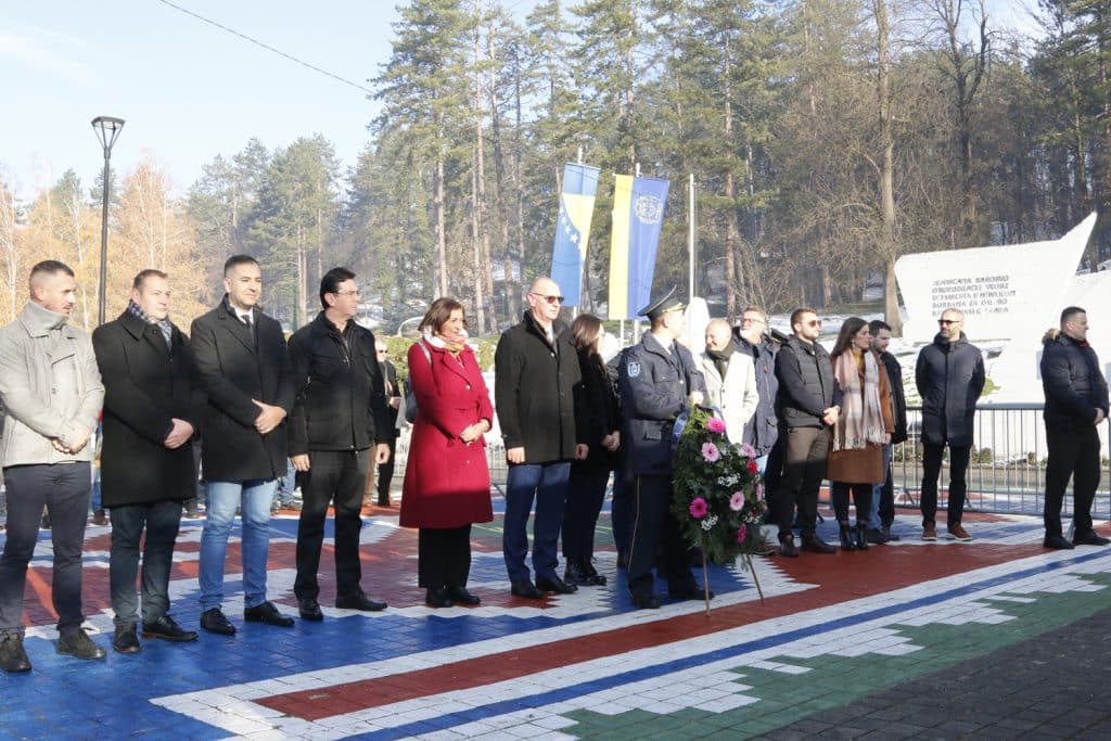 grad tuzla svečano obilježio dan državnosti bih: tuzlanski način života je model za jedinstvenu i prosperitetnu bih