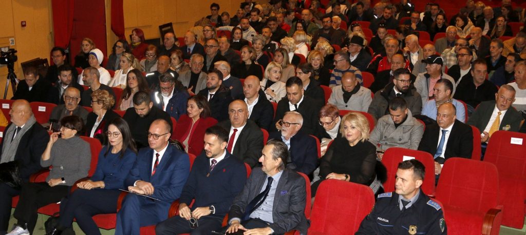 grad tuzla svečano obilježio dan državnosti bih: tuzlanski način života je model za jedinstvenu i prosperitetnu bih