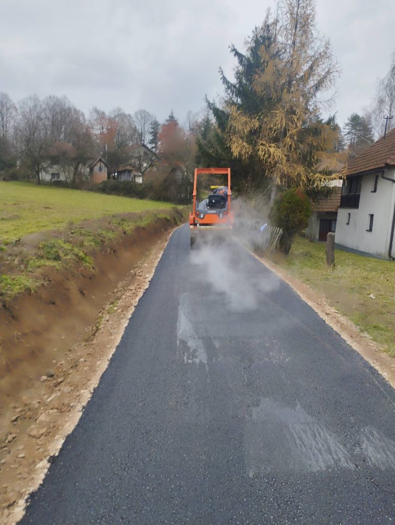 U toku radovi na saniranju puteva na više lokacija u Tuzli(FOTO) U toku radovi na saniranju puteva na više lokacija u Tuzli(FOTO)