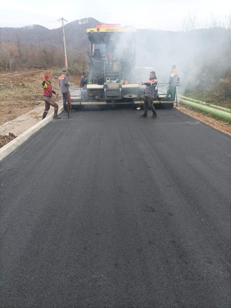 U toku radovi na saniranju puteva na više lokacija u Tuzli(FOTO) U toku radovi na saniranju puteva na više lokacija u Tuzli(FOTO)