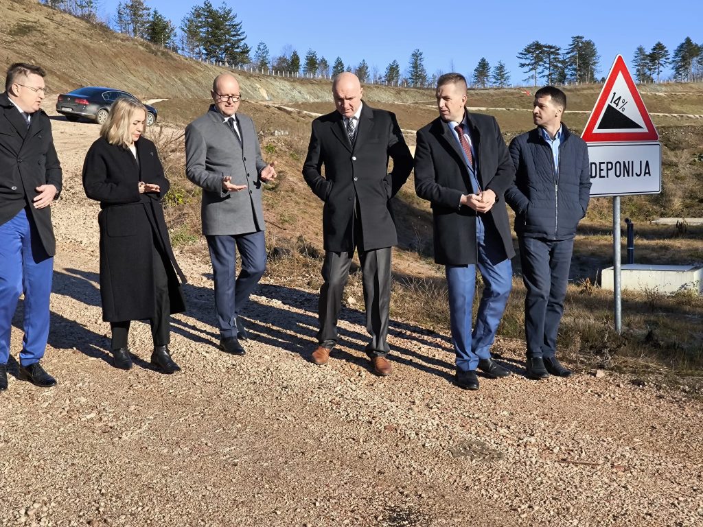 Ministrica Pozder u Tuzlanskom kantonu: Promjena u pristupu upravljanju otpadom je imperativ Ministrica Pozder u Tuzlanskom kantonu: Promjena u pristupu upravljanju otpadom je imperativ