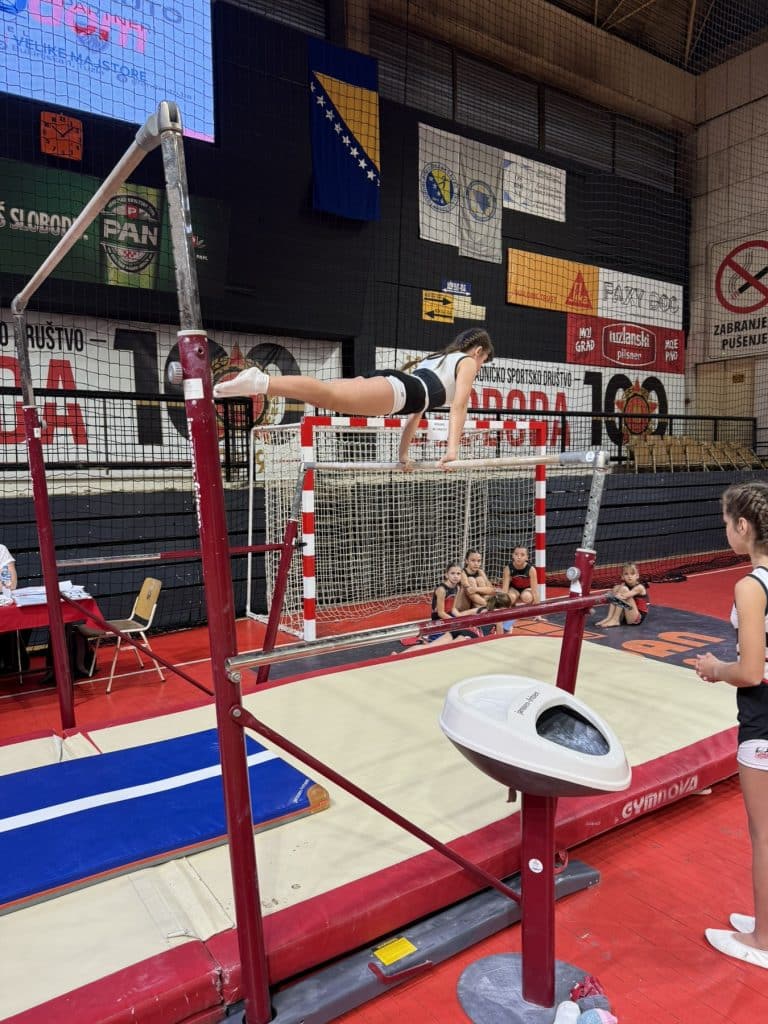 U Tuzli počelo Državno prvenstvo u muškoj i ženskoj sportskoj gimnastici (FOTO) U Tuzli počelo Državno prvenstvo u muškoj i ženskoj sportskoj gimnastici (FOTO)