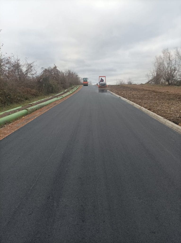 U toku radovi na saniranju puteva na više lokacija u Tuzli(FOTO) U toku radovi na saniranju puteva na više lokacija u Tuzli(FOTO)
