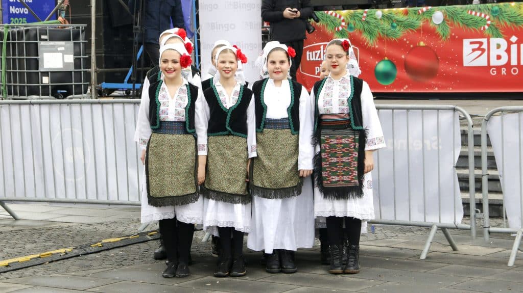 Na Trgu slobode svečano obilježen pravoslavni Božić(FOTO) Na Trgu slobode svečano obilježen pravoslavni Božić(FOTO)