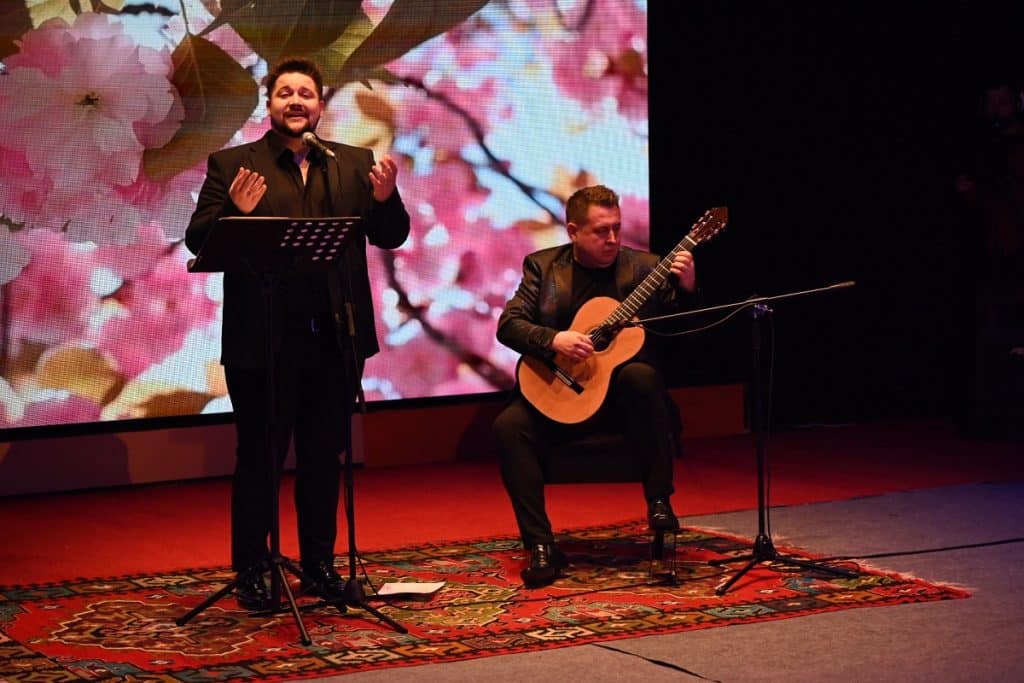 “Kamerni četvrtak u BKC-u”: Kenan Hasić i Elvis Sivčević oduševili publiku “Kamerni četvrtak u BKC-u”: Kenan Hasić i Elvis Sivčević oduševili publiku