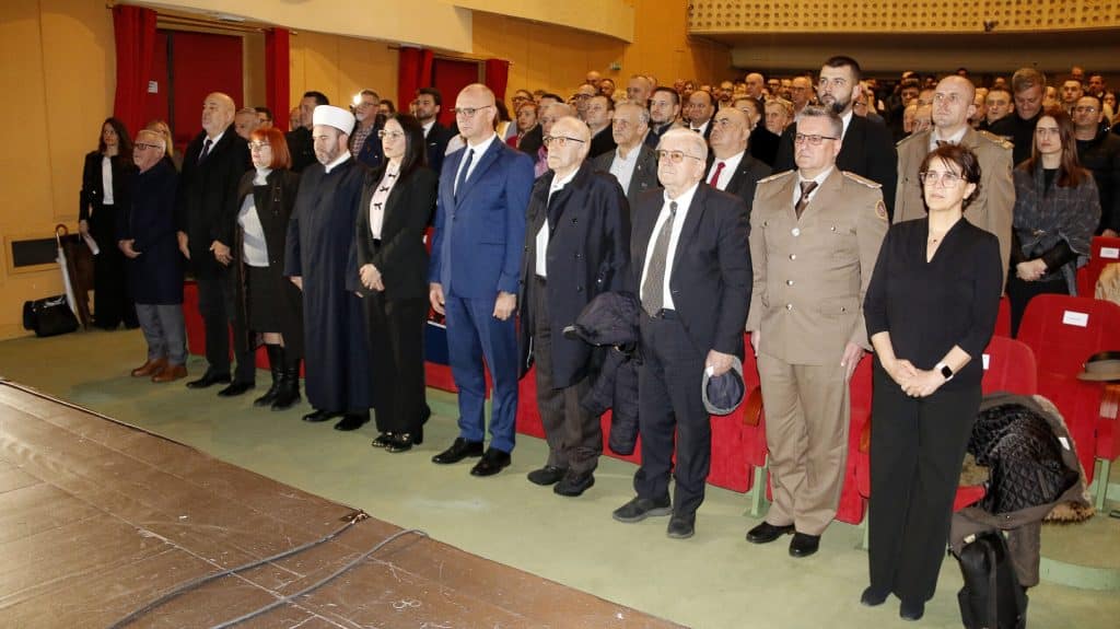 Grad Tuzla dostojanstveno obilježio Dan nezavisnosti – simbol zajedništva, slobode i budućnosti Bosne i Hercegovine Grad Tuzla dostojanstveno obilježio Dan nezavisnosti – simbol zajedništva, slobode i budućnosti Bosne i Hercegovine