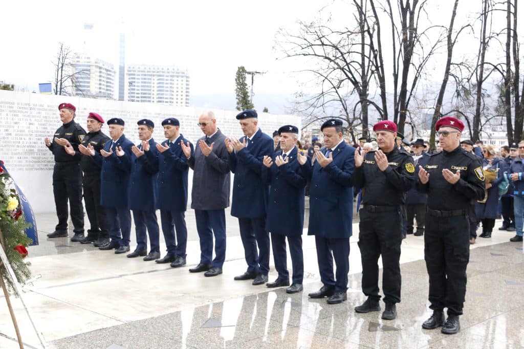 Grad Tuzla dostojanstveno obilježio Dan nezavisnosti – simbol zajedništva, slobode i budućnosti Bosne i Hercegovine Grad Tuzla dostojanstveno obilježio Dan nezavisnosti – simbol zajedništva, slobode i budućnosti Bosne i Hercegovine