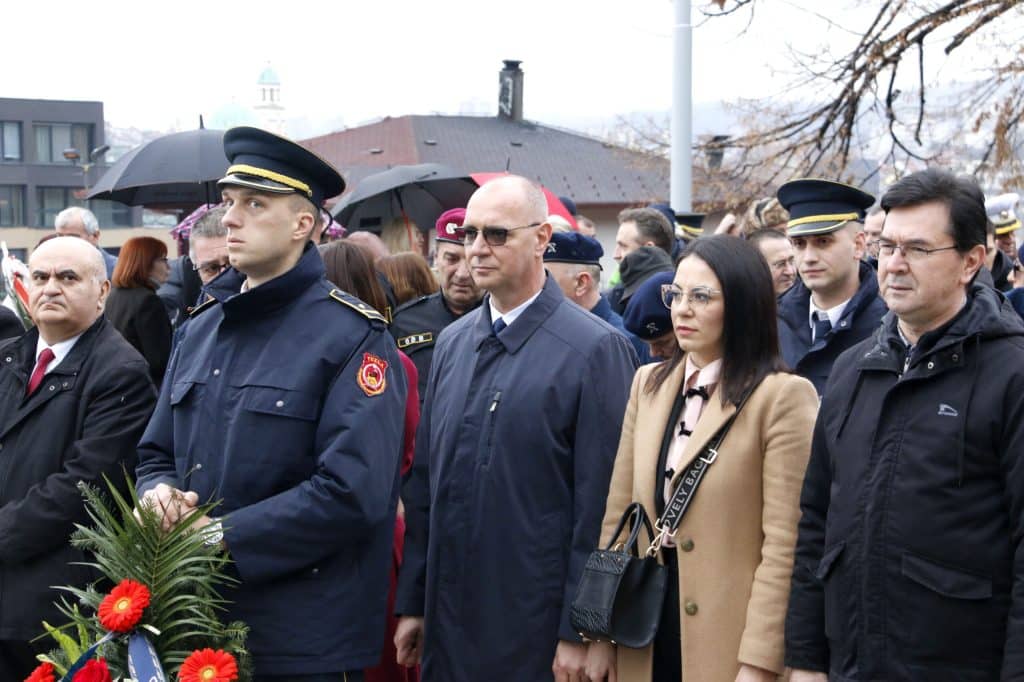 Grad Tuzla dostojanstveno obilježio Dan nezavisnosti – simbol zajedništva, slobode i budućnosti Bosne i Hercegovine Grad Tuzla dostojanstveno obilježio Dan nezavisnosti – simbol zajedništva, slobode i budućnosti Bosne i Hercegovine