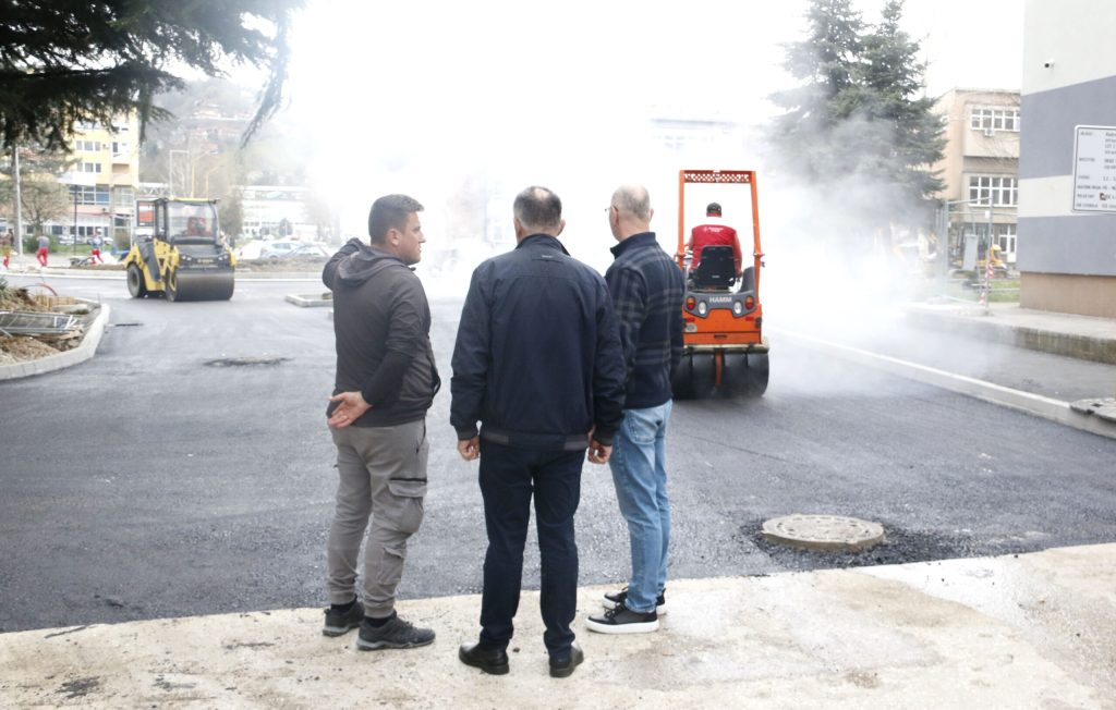 Radovi na kružnom toku Slatina u završnoj fazi (FOTO) Radovi na kružnom toku Slatina u završnoj fazi (FOTO)