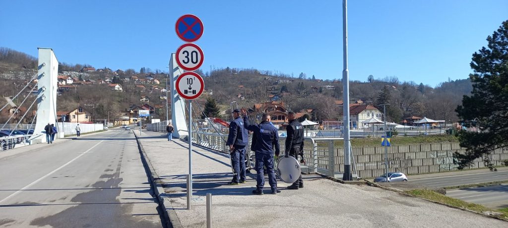 Nadvožnjak preko Sjeverne saobraćajnice u Tuzli ponovo u funkciji od danas Nadvožnjak preko Sjeverne saobraćajnice u Tuzli ponovo u funkciji od danas