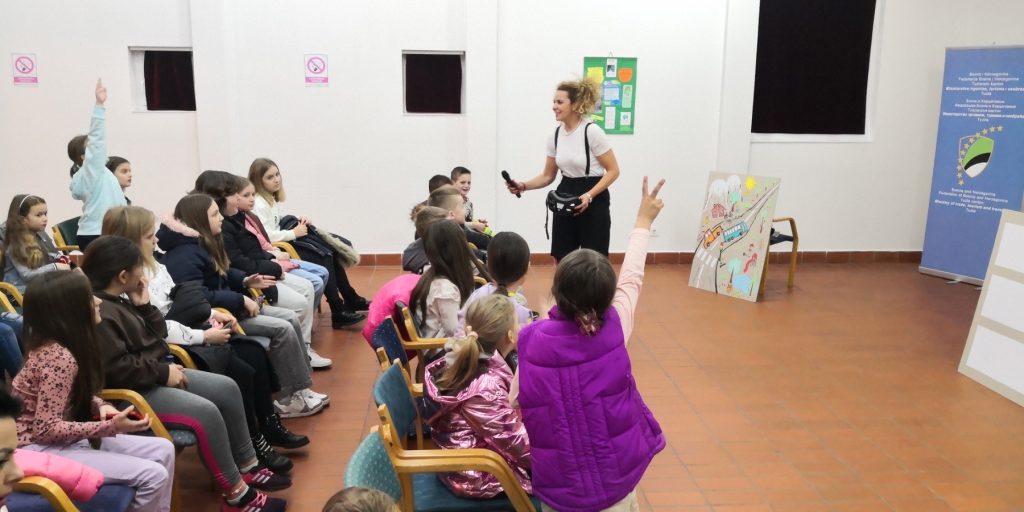 Predstava za najmlađe ''Saobraćajko'' u subotu na Kamernoj sceni Doma mladih Tuzla Predstava za najmlađe ''Saobraćajko'' u subotu na Kamernoj sceni Doma mladih Tuzla