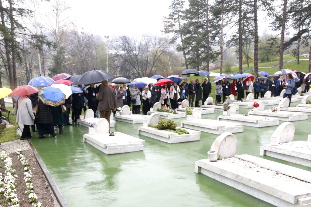 U Tuzli obilježen „Dan šehida“, u znak sjećanja na hrabre branitelje Bosne i Hercegovine U Tuzli obilježen „Dan šehida“, u znak sjećanja na hrabre branitelje Bosne i Hercegovine