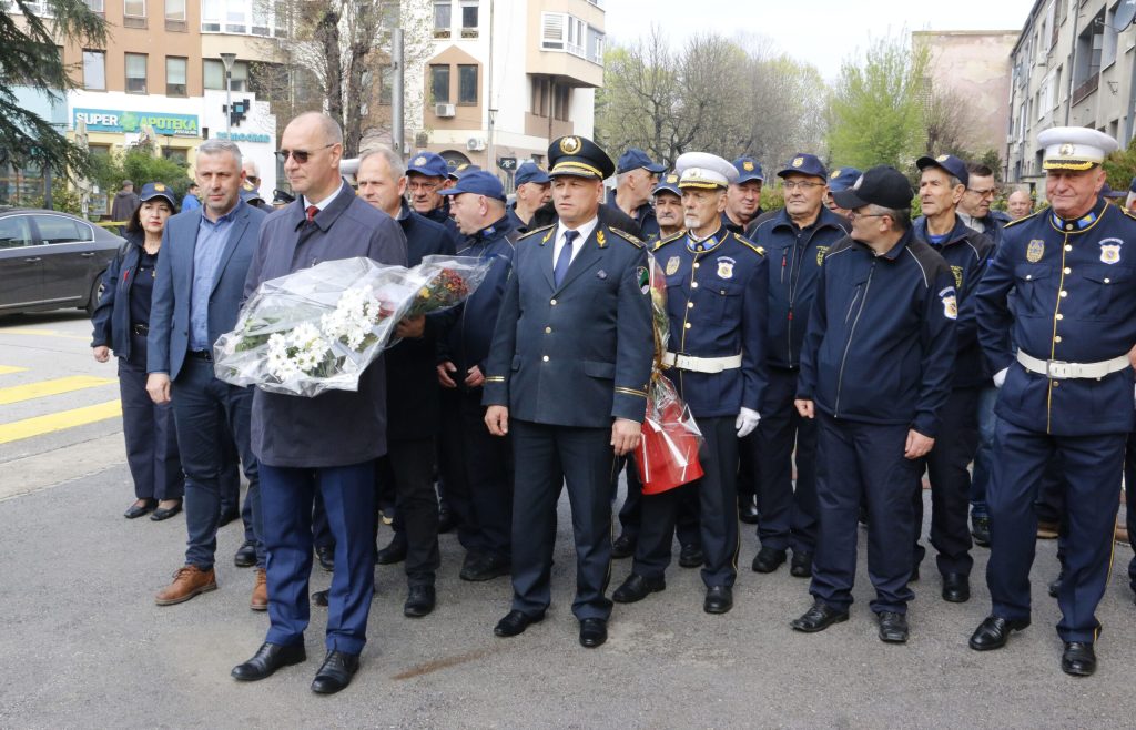 Tuzla obilježila 4. april – Dan kada je Tuzla stala u odbranu zajedničkog života (FOTO) Tuzla obilježila 4. april – Dan kada je Tuzla stala u odbranu zajedničkog života (FOTO)