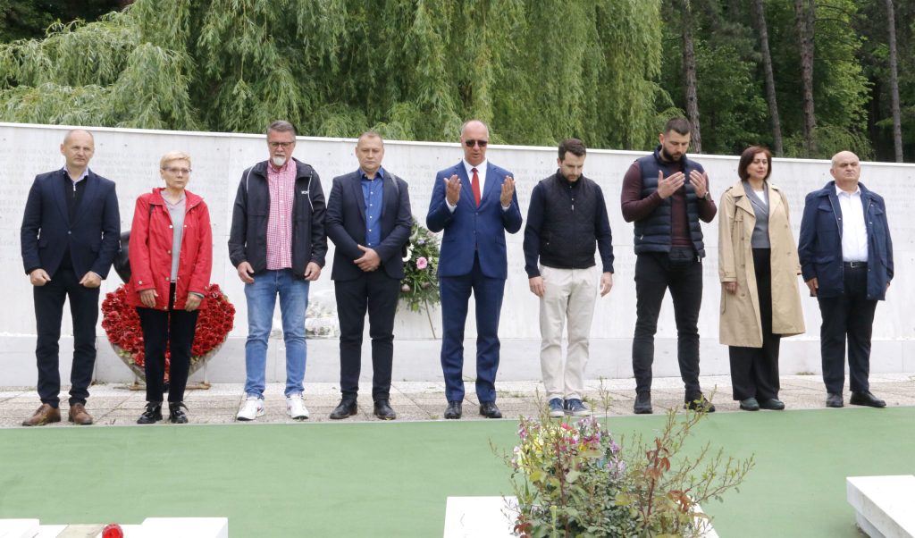 Grad Tuzla obilježio 9. maj – Dan pobjede nad fašizmom, Dan Evrope i Dan Zlatnih ljiljana Grad Tuzla obilježio 9. maj – Dan pobjede nad fašizmom, Dan Evrope i Dan Zlatnih ljiljana