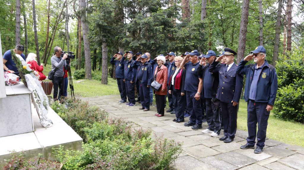 Grad Tuzla obilježio 9. maj – Dan pobjede nad fašizmom, Dan Evrope i Dan Zlatnih ljiljana Grad Tuzla obilježio 9. maj – Dan pobjede nad fašizmom, Dan Evrope i Dan Zlatnih ljiljana