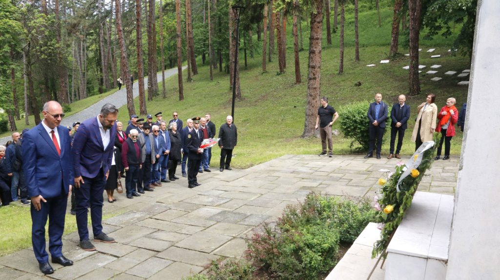 Grad Tuzla obilježio 9. maj – Dan pobjede nad fašizmom, Dan Evrope i Dan Zlatnih ljiljana Grad Tuzla obilježio 9. maj – Dan pobjede nad fašizmom, Dan Evrope i Dan Zlatnih ljiljana