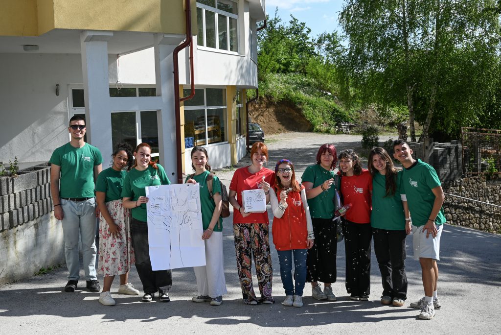 Učenici Savremeno – umjetničke škole pokrenuli programe za osobe treće životne dobi (FOTO) Učenici Savremeno – umjetničke škole pokrenuli programe za osobe treće životne dobi (FOTO)