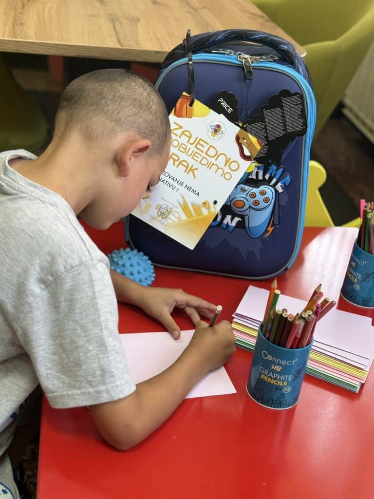 Torbe za budućnost i školski pribor za djecu i mlade izliječene od raka i njihovu braću i sestre sa područja Tuzlanskog kantona